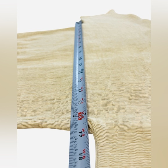 Handuoya Women’s Open Back Top, Color Beige, 100% Polyester Fiber, Size Medium - Picture 7 of 12